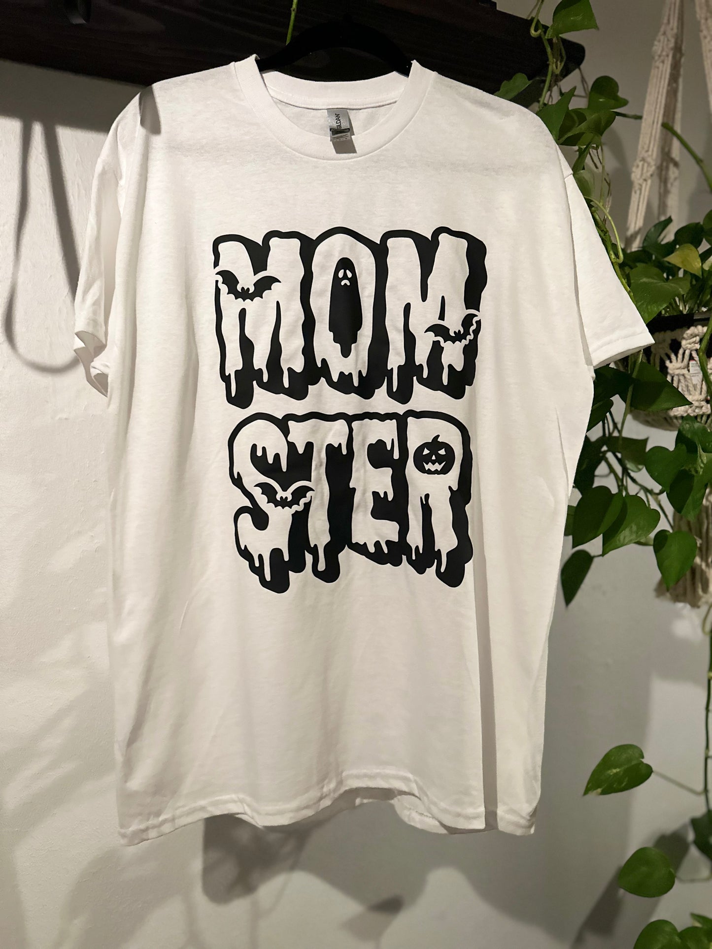 MOMSTER Shirt